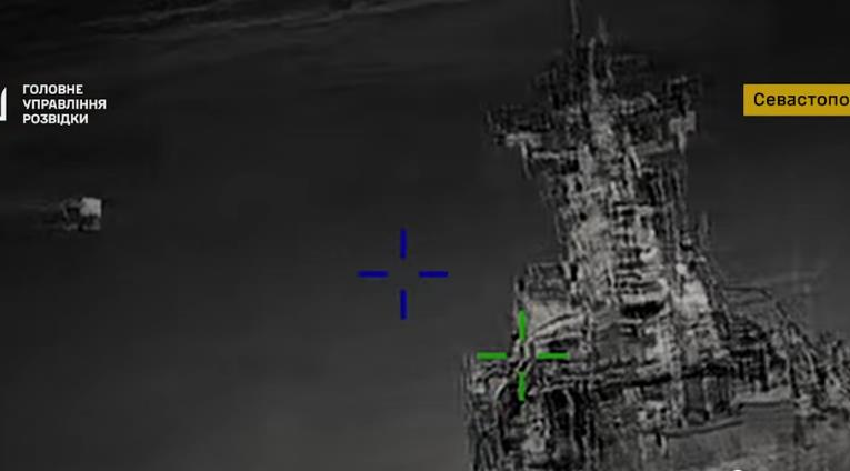 ГУР показало ураження кораблів РФ у Криму