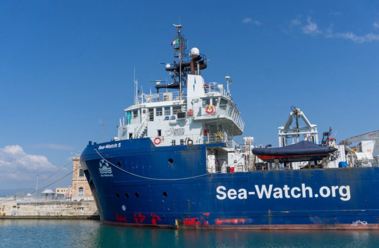 Італія затримала німецьке судно після порятунку мігрантів