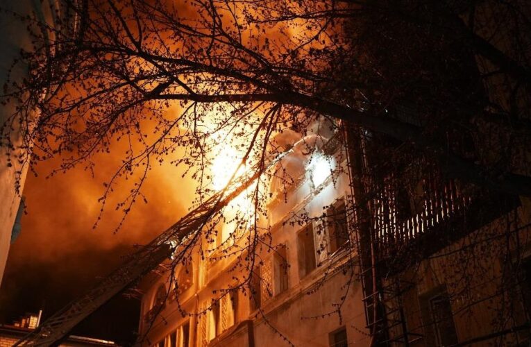 Харків у вогні: з’явилися кадри наслідків атаки