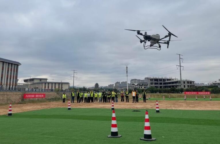 Китайські вчені навчилися заряджати дрони прямо під час польоту