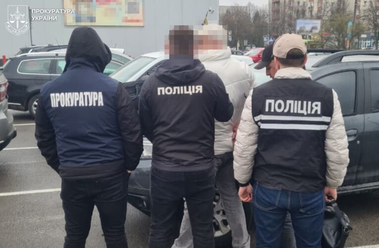 Львівський ексдоцент продавав “роботу в Інтерполі” для виїзду за кордон