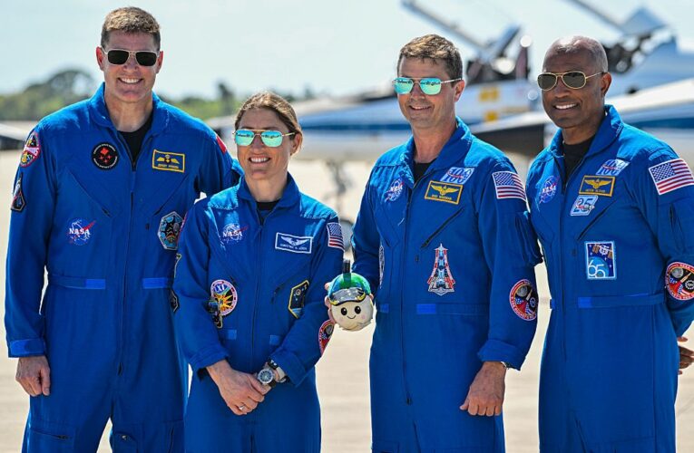 Людина знову летить на Місяць. Місія Артеміда-2