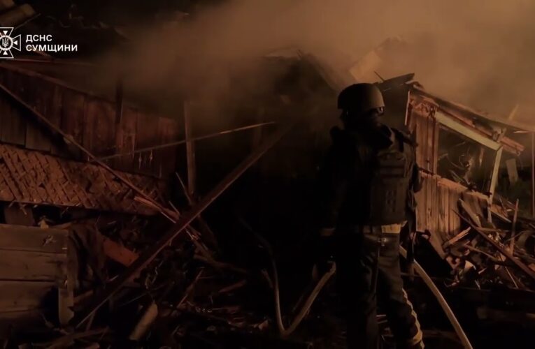 Сумщина: рятувальники ліквідували пожежу, що виникла внаслідок масованої нічної атаки рф