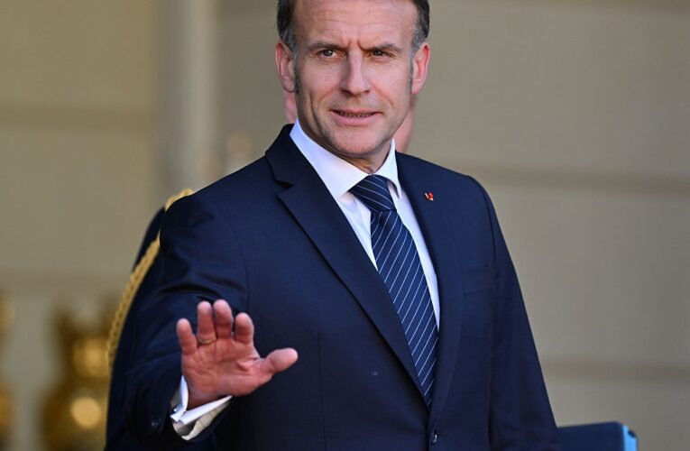 Макрон пообіцяв підтримку Франції переговорам Лівану та Ізраїлю