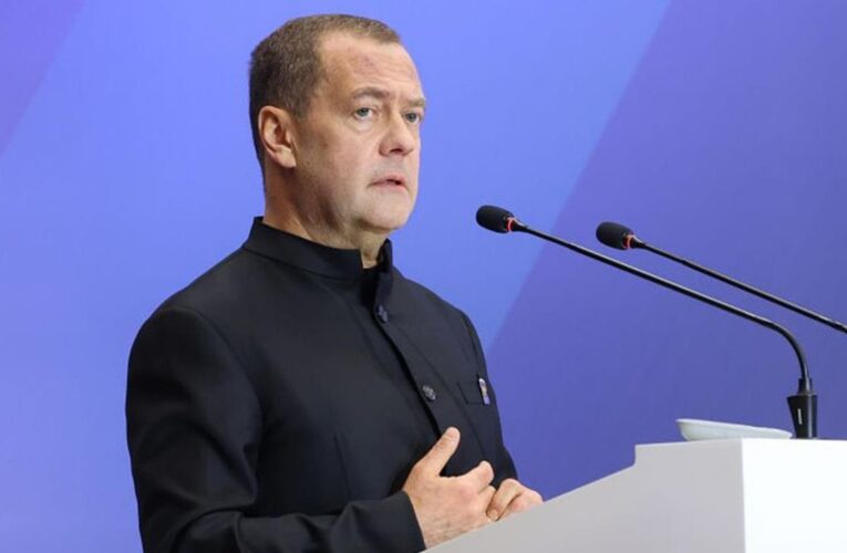 Медведєв назвав “дурниками” тих, хто не вірить у ядерну війну