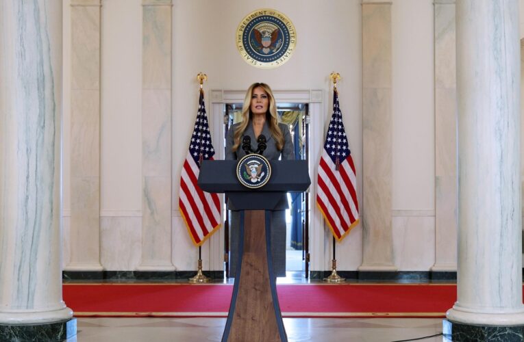 Меланія Трамп заперечила “будь-який зв’язок” з Епштейном