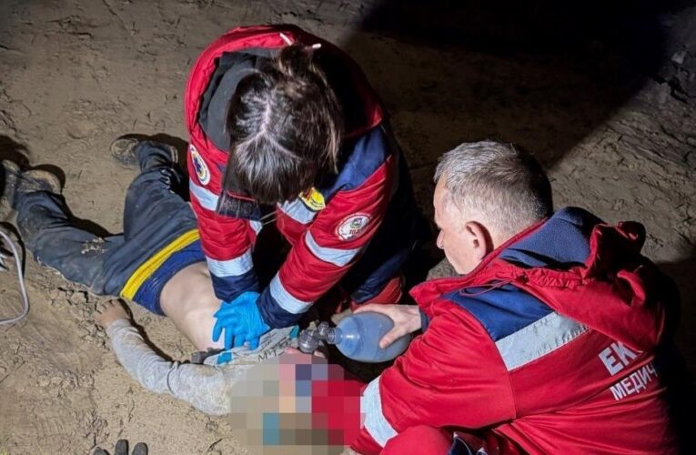 На Київщині 11-річного хлопчика засипало піском, він загинув