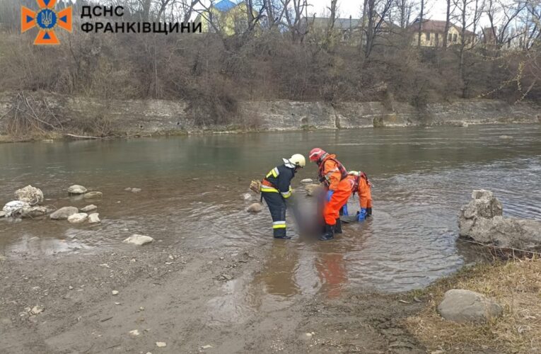 На Київщині та Прикарпатті рятувальники дістали з води потопельників