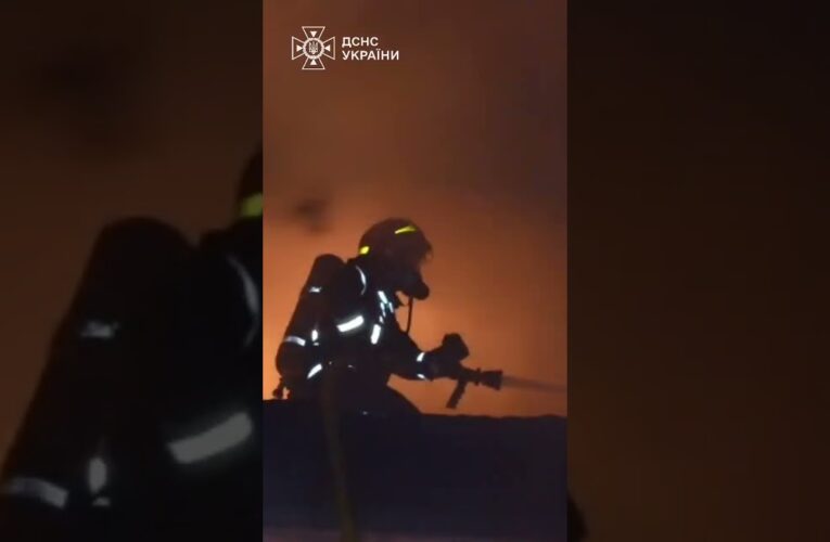ПЕКЛО НА ХМЕЛЬНИЧЧИНІ: Гігантська пожежа після удару БпЛА!