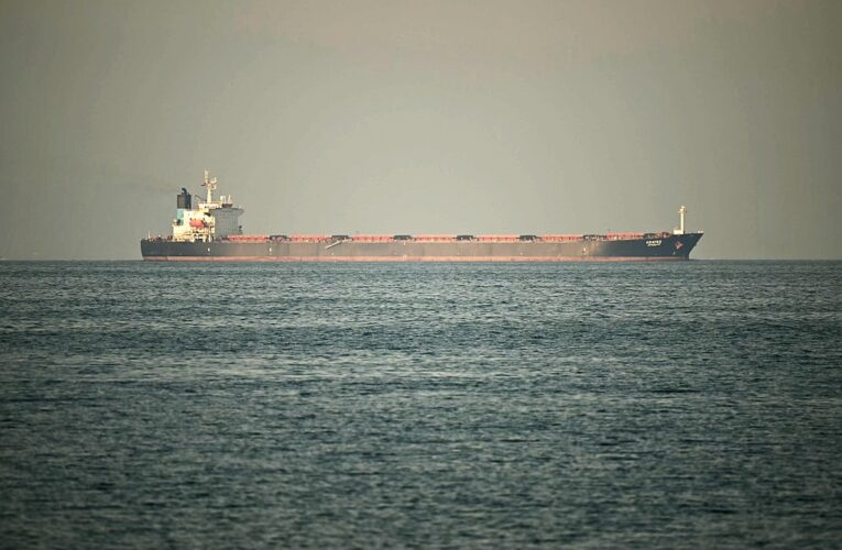 Перший танкер з нафтою пройшов Ормузьку протоку після блокади США