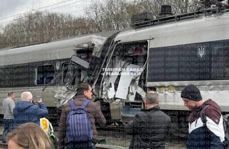 Поїзд Інтерсіті+ потрапив в аварію на Вінниччині