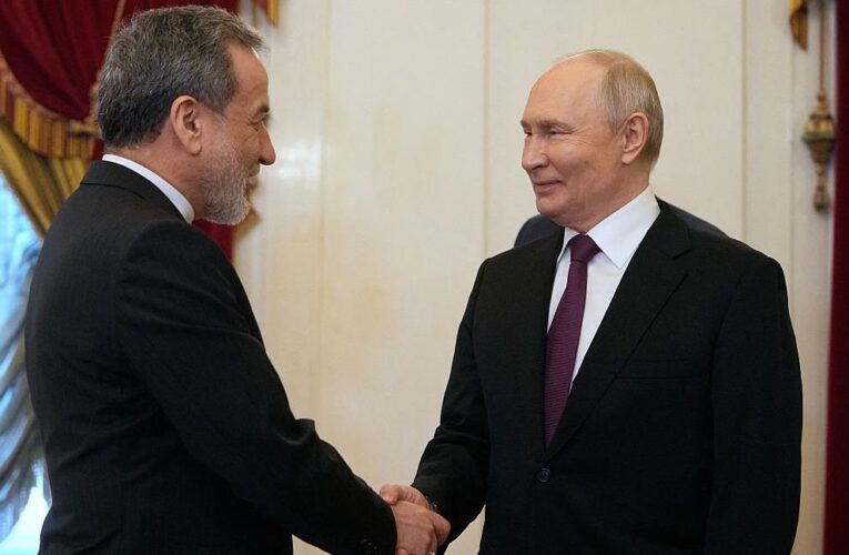 Путін пообіцяв главі МЗС Ірану “сприяти миру”