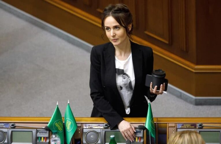 Рада підтримала складання повноважень нардепа від Слуги народу