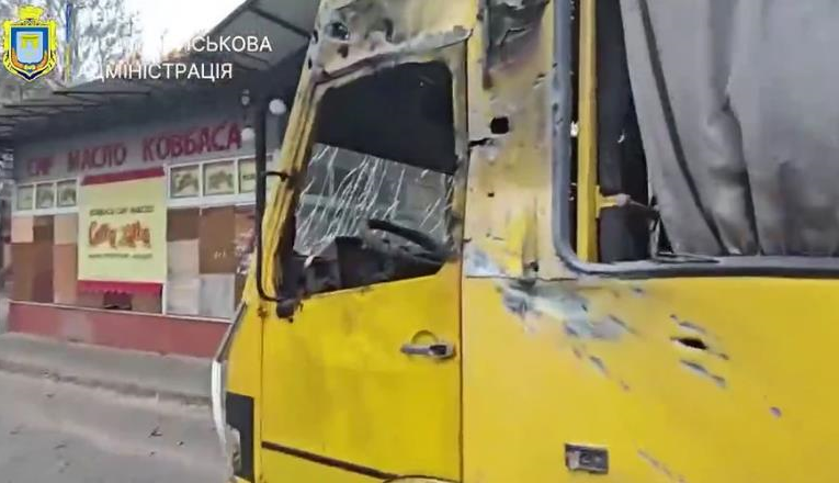 РФ атакувала маршрутку у Херсоні, 7 постраждалих
