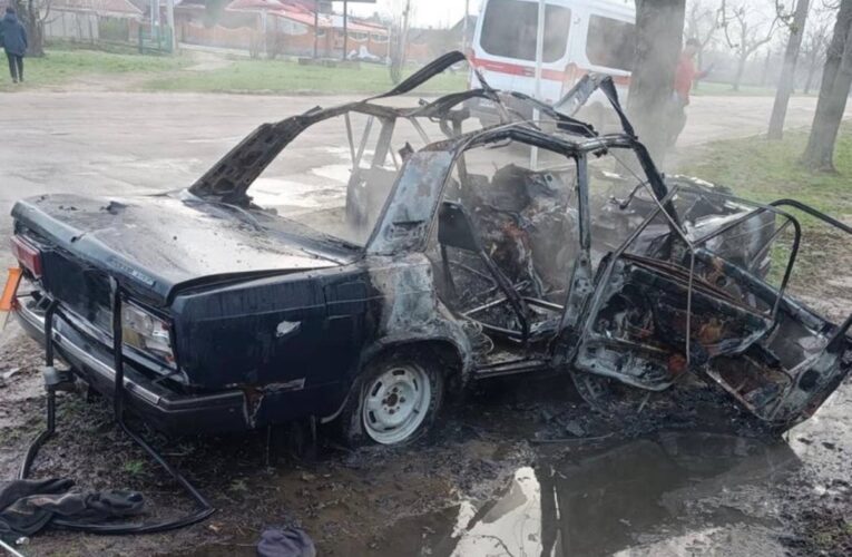 РФ вдарила дроном по авто у Нікополі, троє поранених