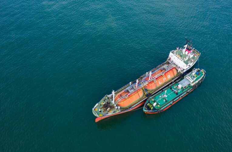 Росія збуває підсанкційний СПГ із 40% знижкою – ЗМІ