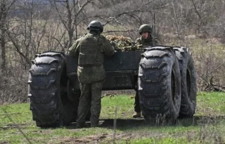 Росіяне вперше “засвітили” на фронті всюдихідний Челнок