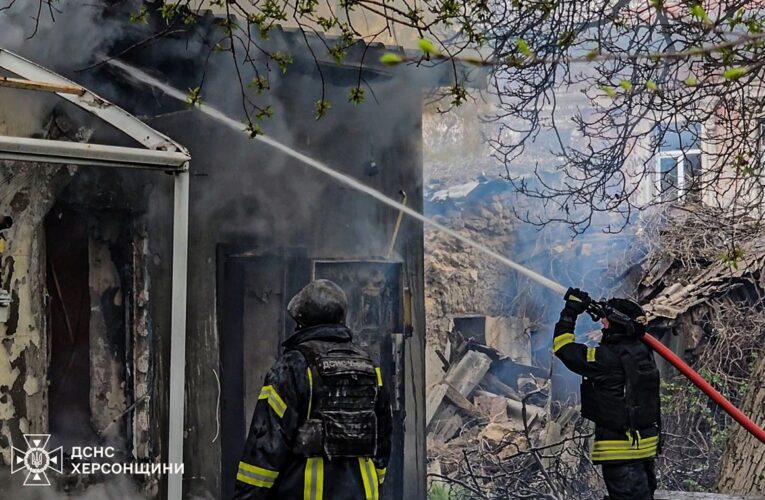 Росіяни вкрили вогнем Херсон, троє загиблих
