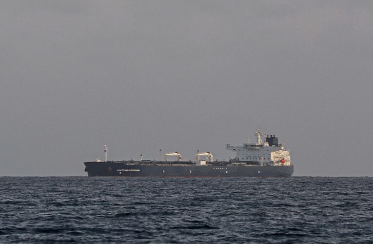 Російський фрегат провів “тіньові” танкери через Ла-Манш