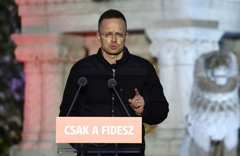 Сійярто зник з публічного простору після поразки Орбана – ЗМІ