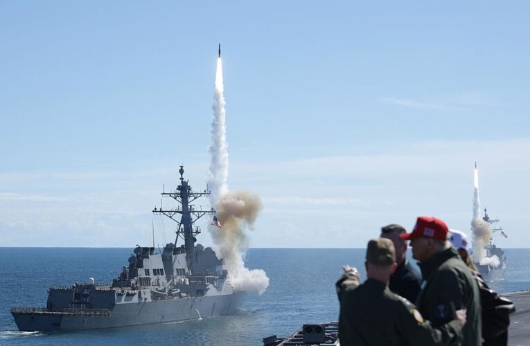 США скерували на Близький Схід третій авіаносець