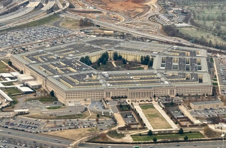 США вичерпали запаси і перетягують автогігантів на військові рейки – ЗМІ