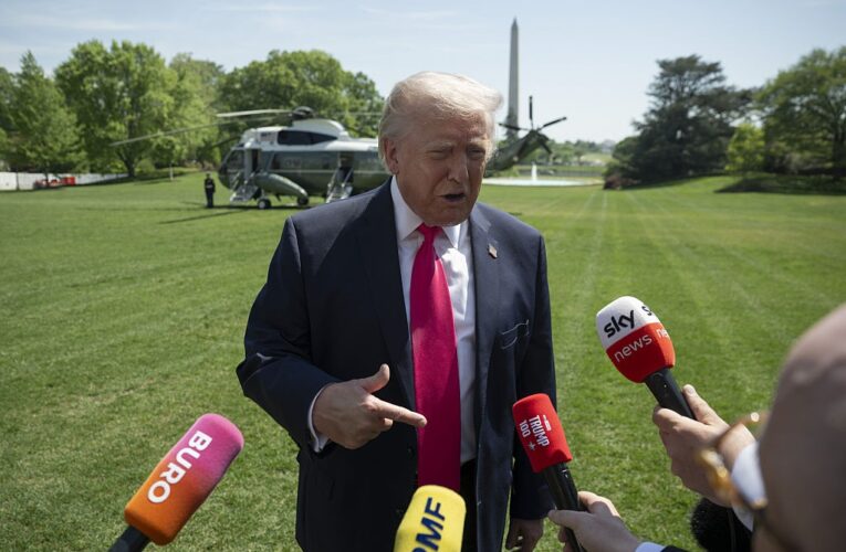 Трамп показав дивне фото, яким прикрасив Білий дім