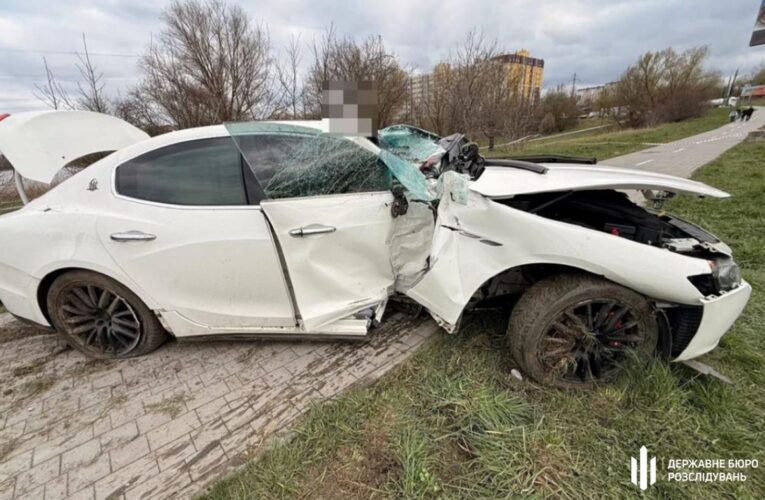 У Хмельницькому п’яний, у розшуку і без прав військовий скоїв ДТП