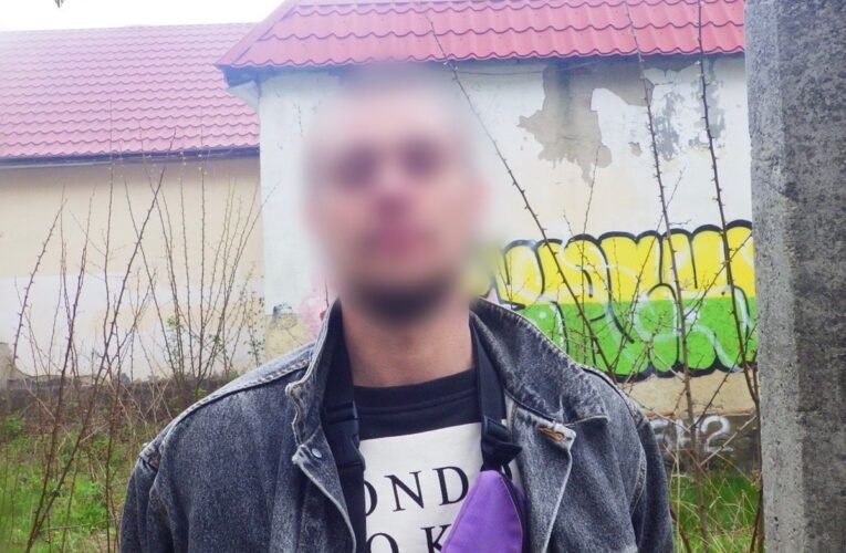 У Києві чоловік з пістолетом погрожував перехожим