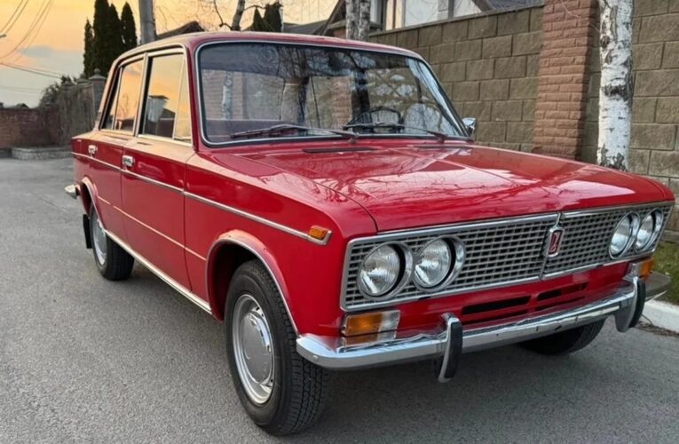 У Києві продається 36-річний ВАЗ-2103 у заводському стані