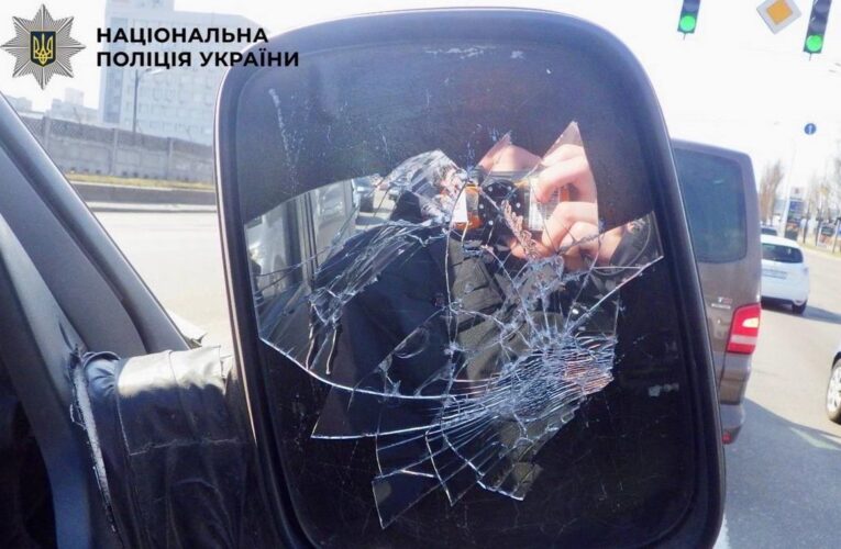 У Києві затримали чоловіка, який пошкодив авто військового і вкрав телефон