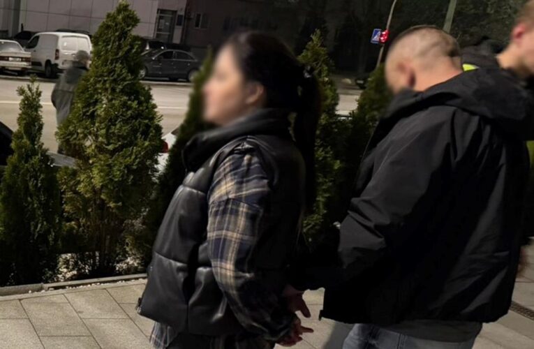 У Києві затримали пару за шантаж родини мобілізованого