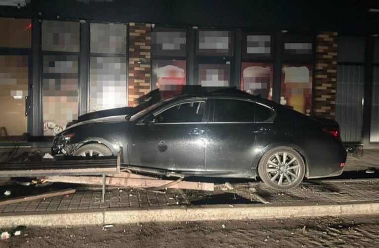 У Павлограді п’яний 21-річний водій на Lexus збив двох дівчат і втік