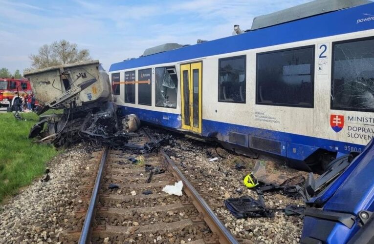 У Словаччині потяг зіткнувся з фурою: є жертва та постраждалі