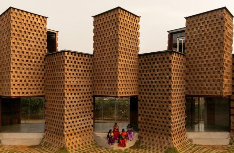 В Індії відкрили ресторан із морських контейнерів, вкритий землею