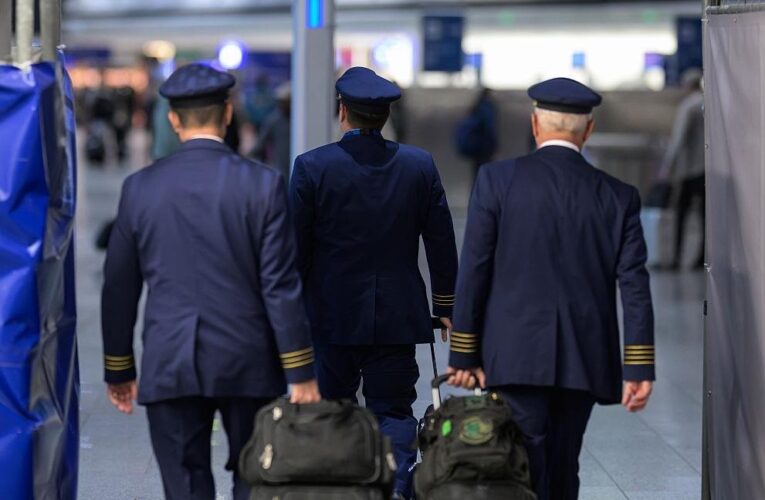 В Німеччині пілоти двох авіакомпаній влаштували страйк