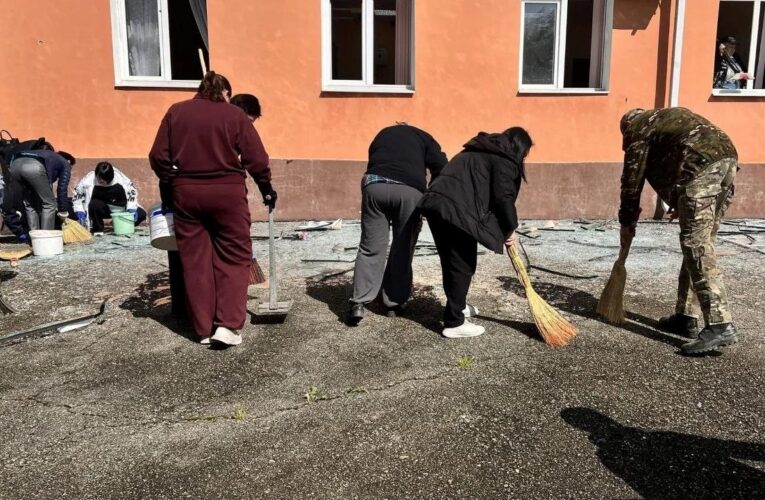 В Туапсе після удару по НПЗ пройшов “нафтовий дощ”