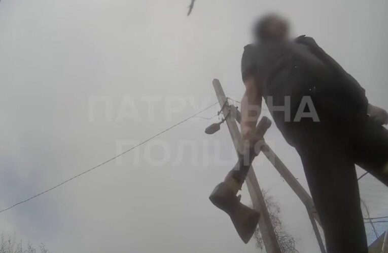 В Запоріжжі чоловік напав на поліцію під час затримання підозрюваного в ДТП