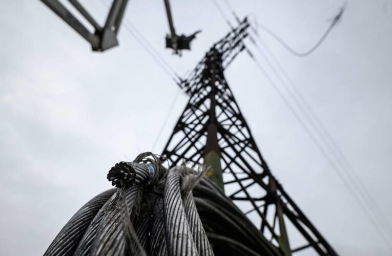 Відключення світла охопили 13 областей України