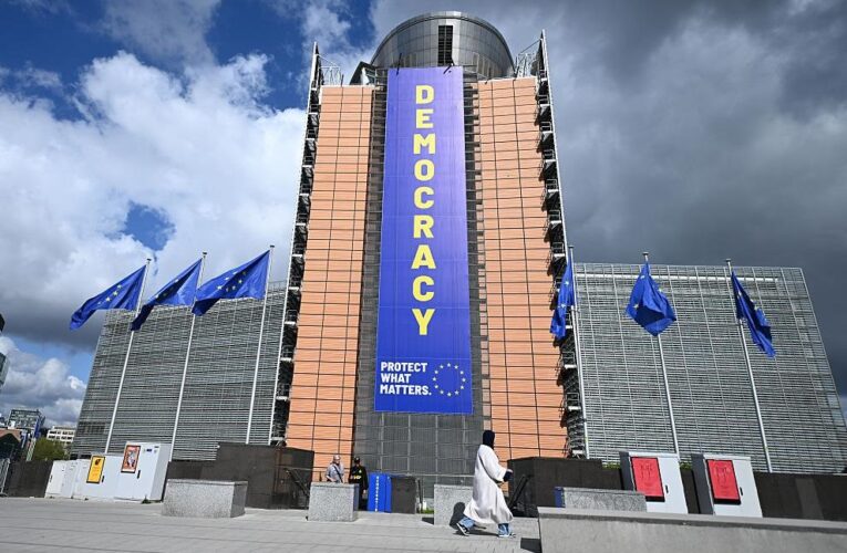 ЄС розглядає суворіші податкові умови для Києва на кредит в &euro;90 млрд – ЗМІ