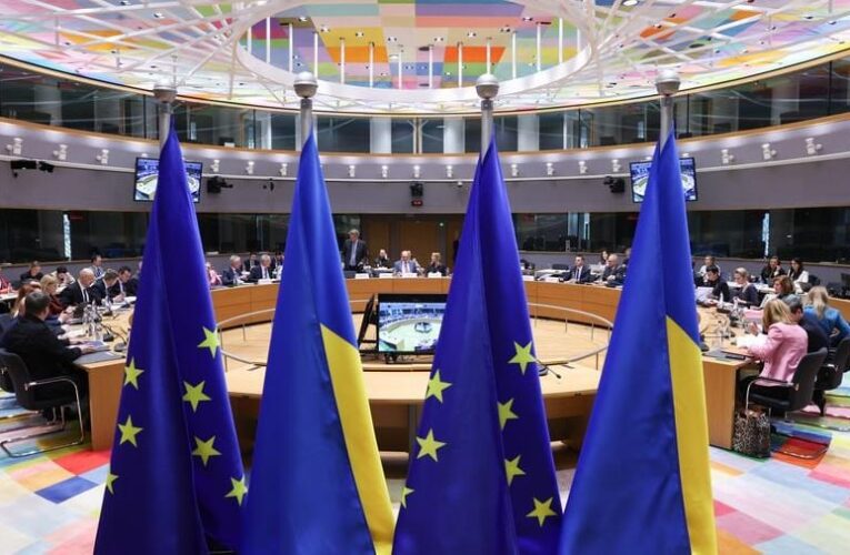 ЄС схвалив &euro;90 млрд Україні і санкції проти Росії
