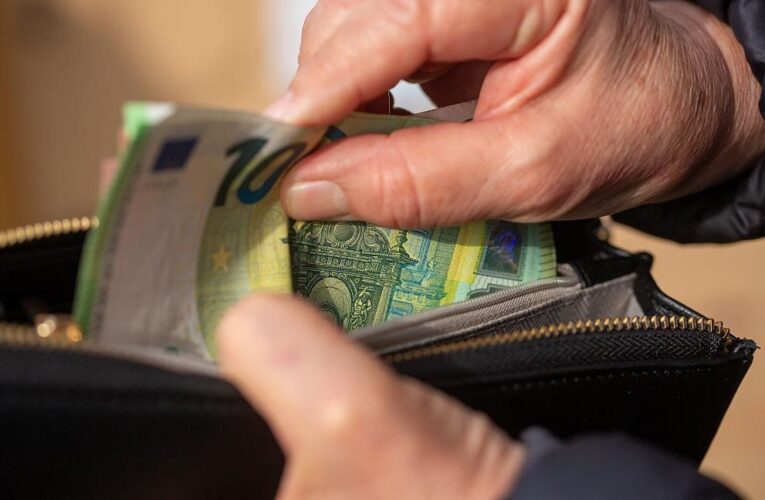 Євро подорожчало до нового історичного максимуму