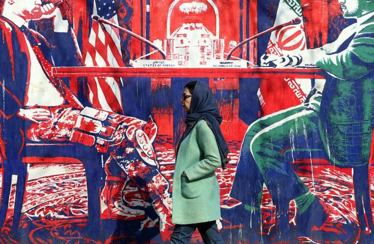 ЗМІ назвали валюту, яка врятувала економіку Ірану від краху