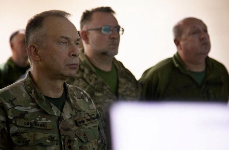 ЗСУ утримують позиції на півдні – Сирський