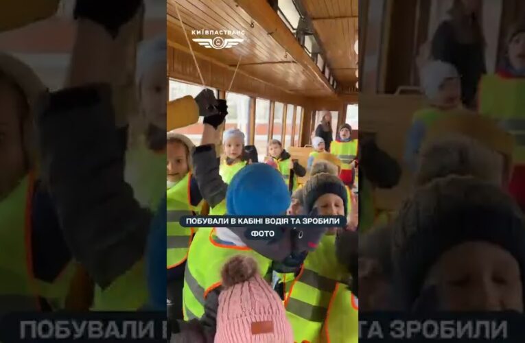 Як працює міський електротранспорт: пластуни побували з екскурсією у трамвайному депо