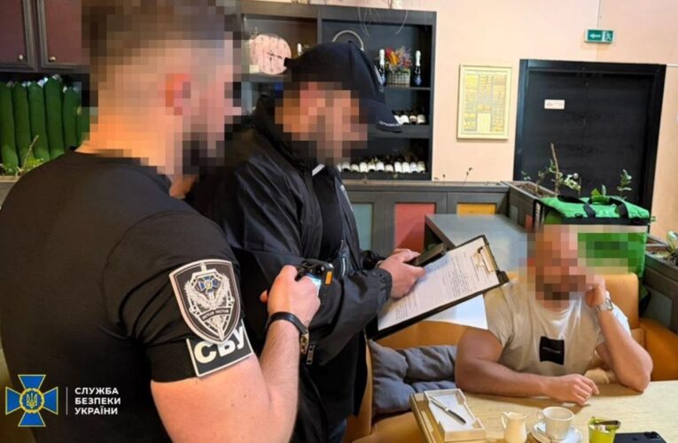 Двох посадовців БЕБ спіймали на хабарях