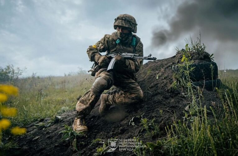 Генштаб заявив про бої по всій лінії фронту