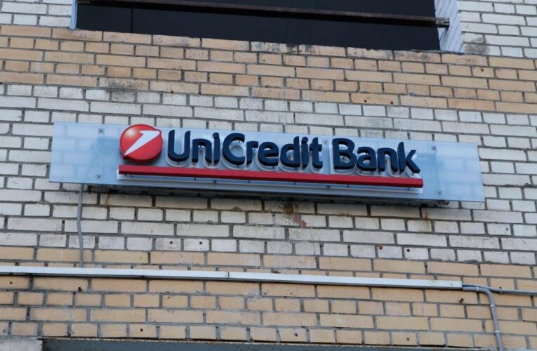 Італійський UniCredit домовився про продажу своєї частини в Росії