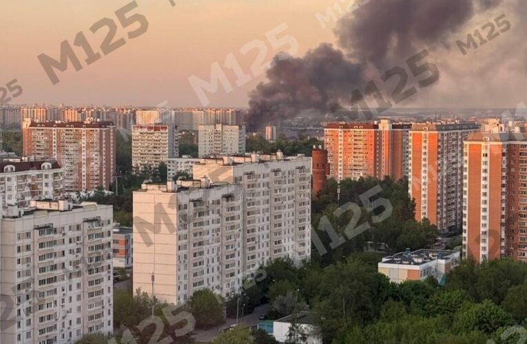 Москву атакують дрони, горять промислові об’єкти РФ