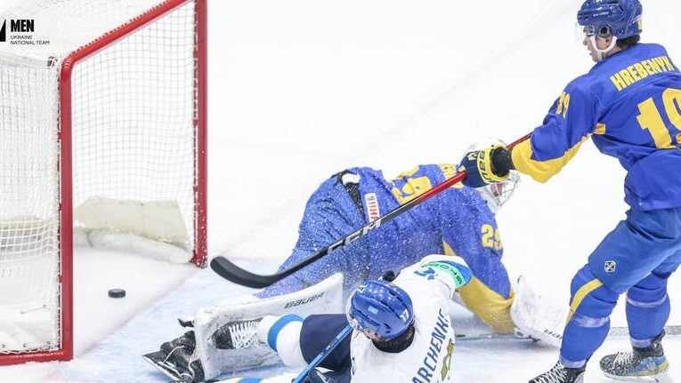 На чемпіонаті світу з хокею українці програли збірній Казахстану